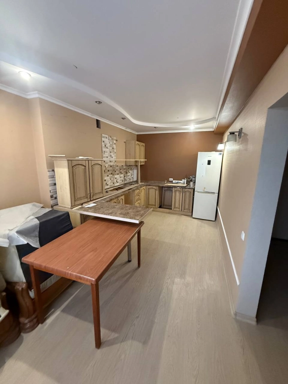 Квартира, 2 комнаты, 77 м², Агент