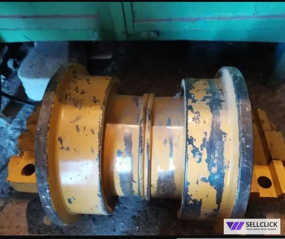 Напраляющий каток Komatsu