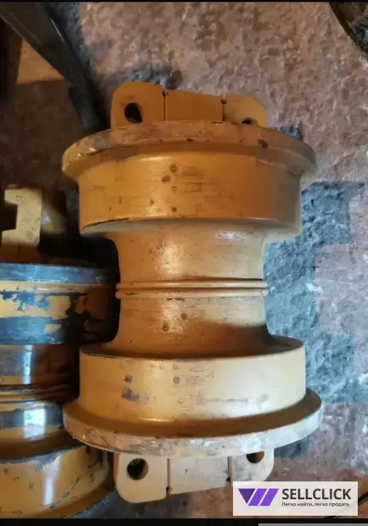 Напраляющий каток Komatsu
