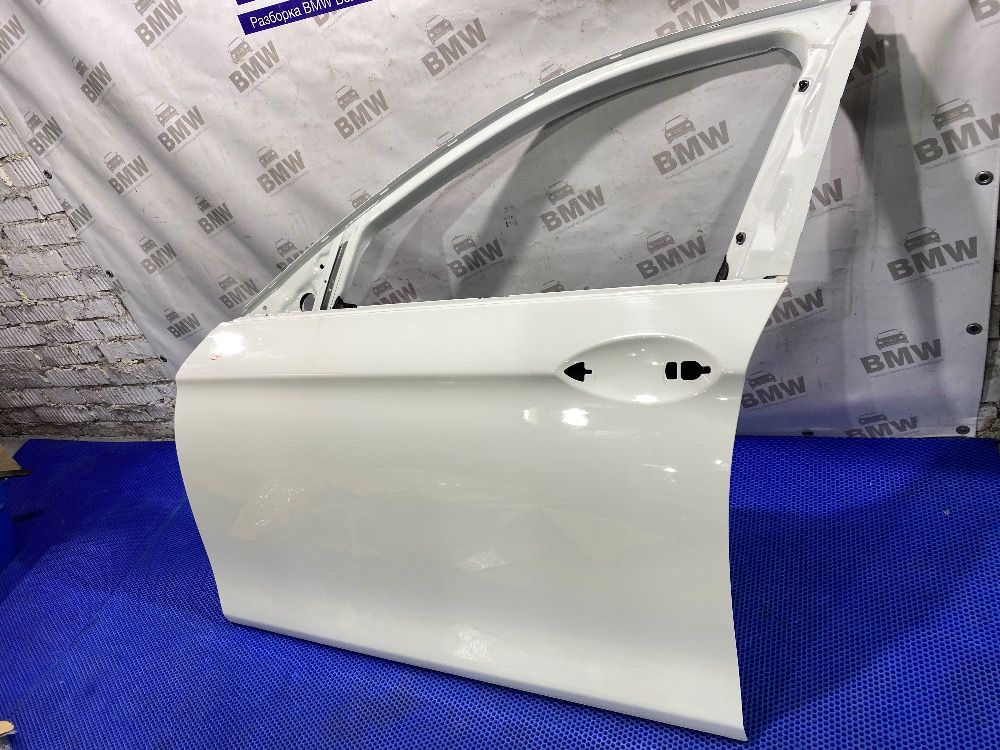 Передняя левая дверь BMW F10 цвет Alpinweiss 300