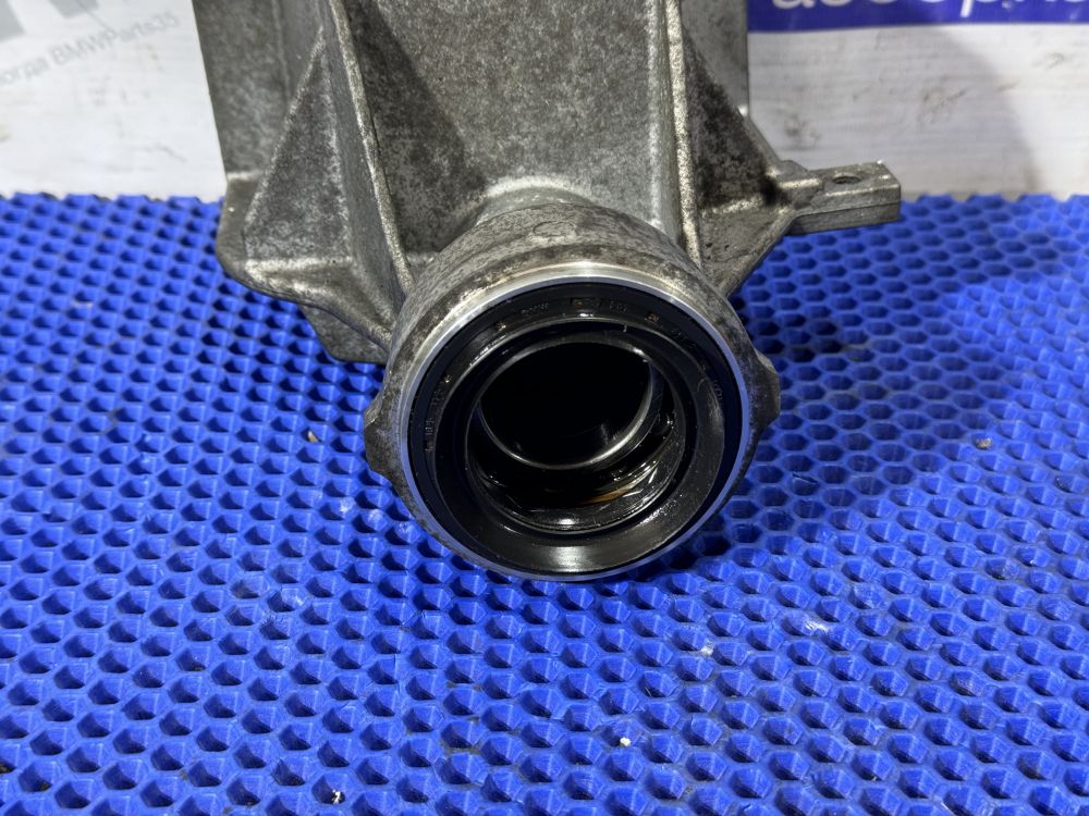 Опорный кронштейн привода BMW E84, E90, E92