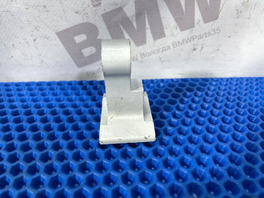 Петля передней правой двери верхняя BMW F30, F20