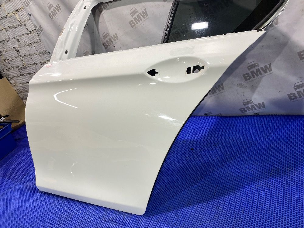 Задняя левая дверь BMW F10 цвет Alpinweiss 300