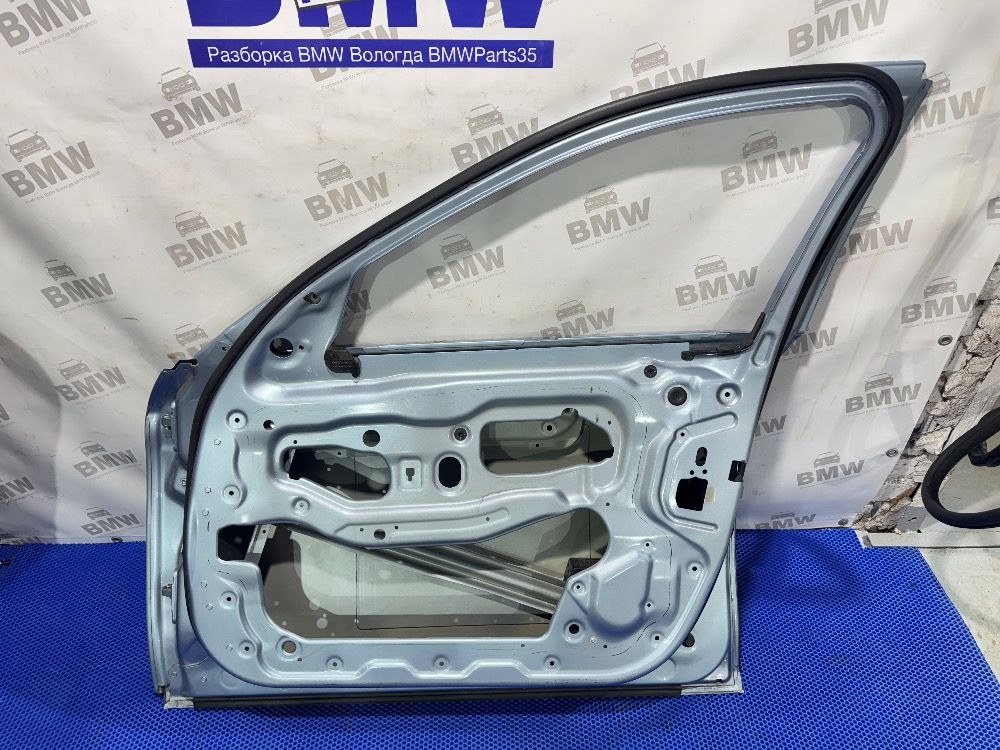 Передняя правая дверь BMW F10 цвет B40 голубой