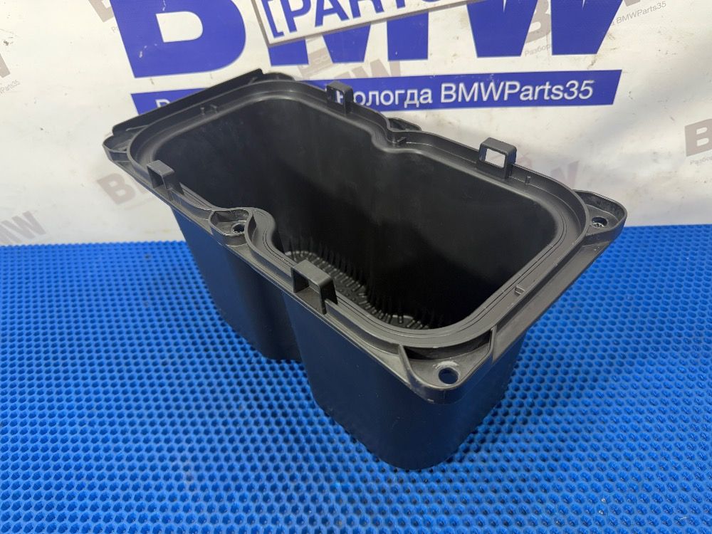 Ящик багажного отделения правый BMW F10