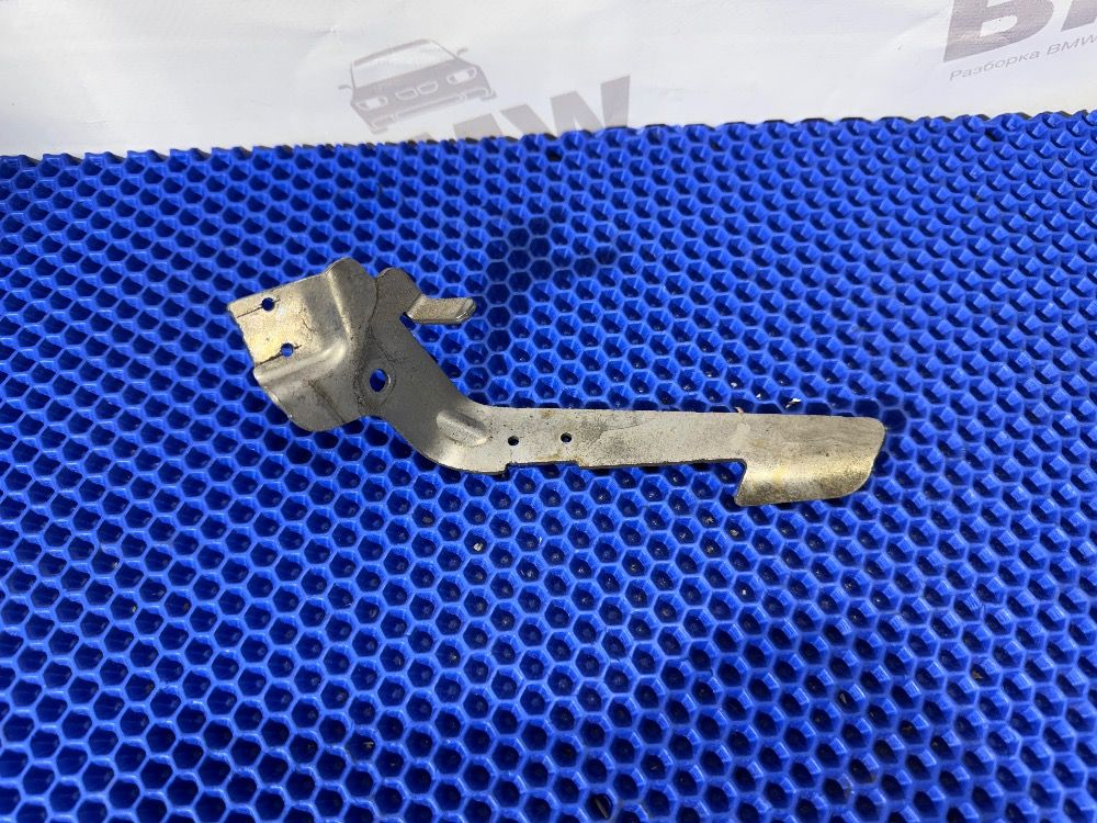 Кронштейн катализатора BMW F10, F20, F30