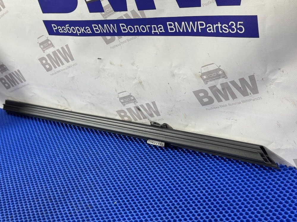 Уплотнитель заднего левого стекла BMW F10, F11