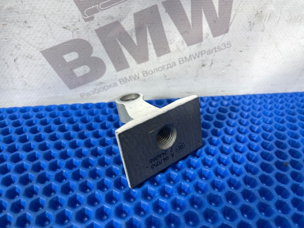 Петля передней правой двери верхняя BMW F30, F20