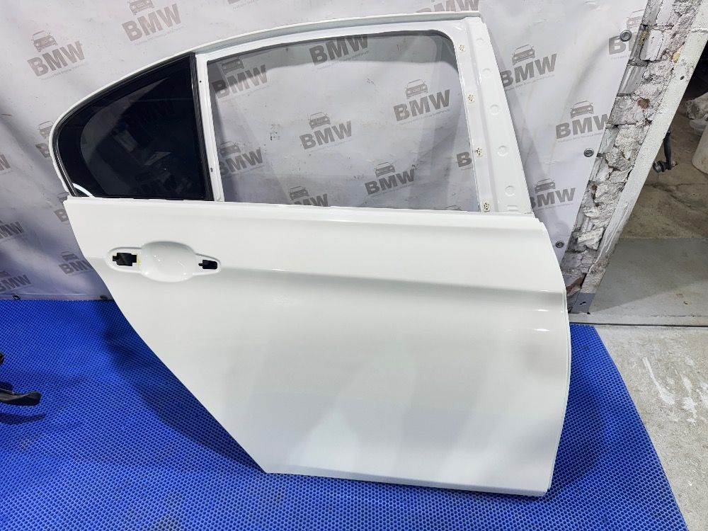 Задняя правая дверь BMW F30 Alpinweiss 300