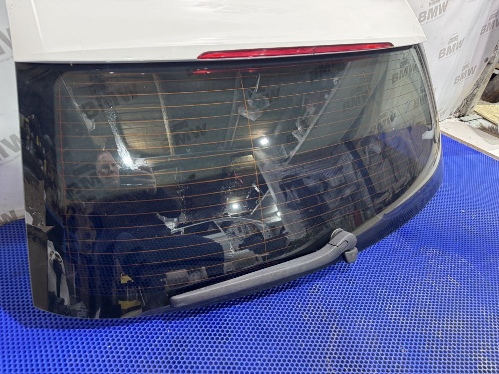 Заднее стекло BMW F11 универсал (в сборе)