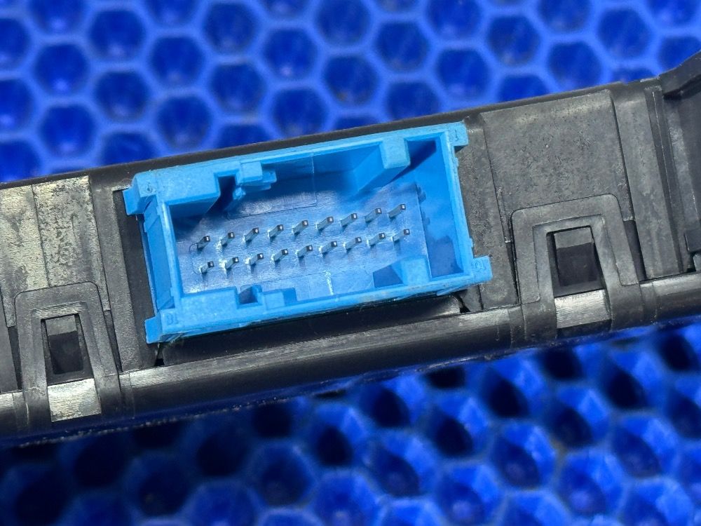 Эбу ZGW-02 4sk  BMW F10, F01, F07 дефект крепления