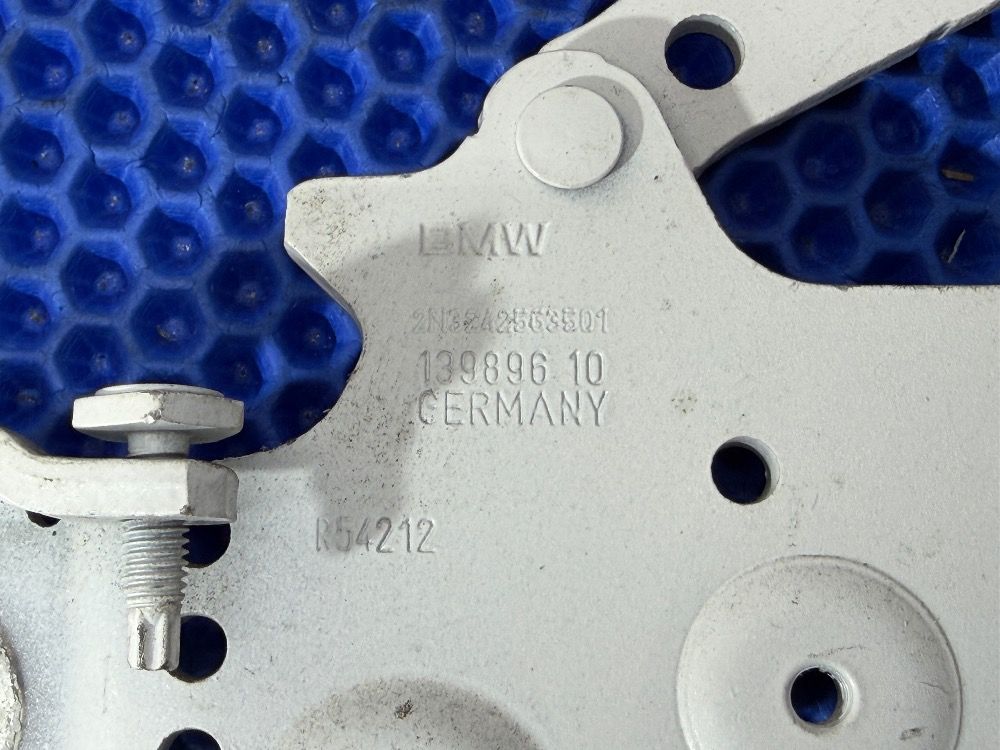 Петля капота правая BMW F30, F20, F32, F34, F36