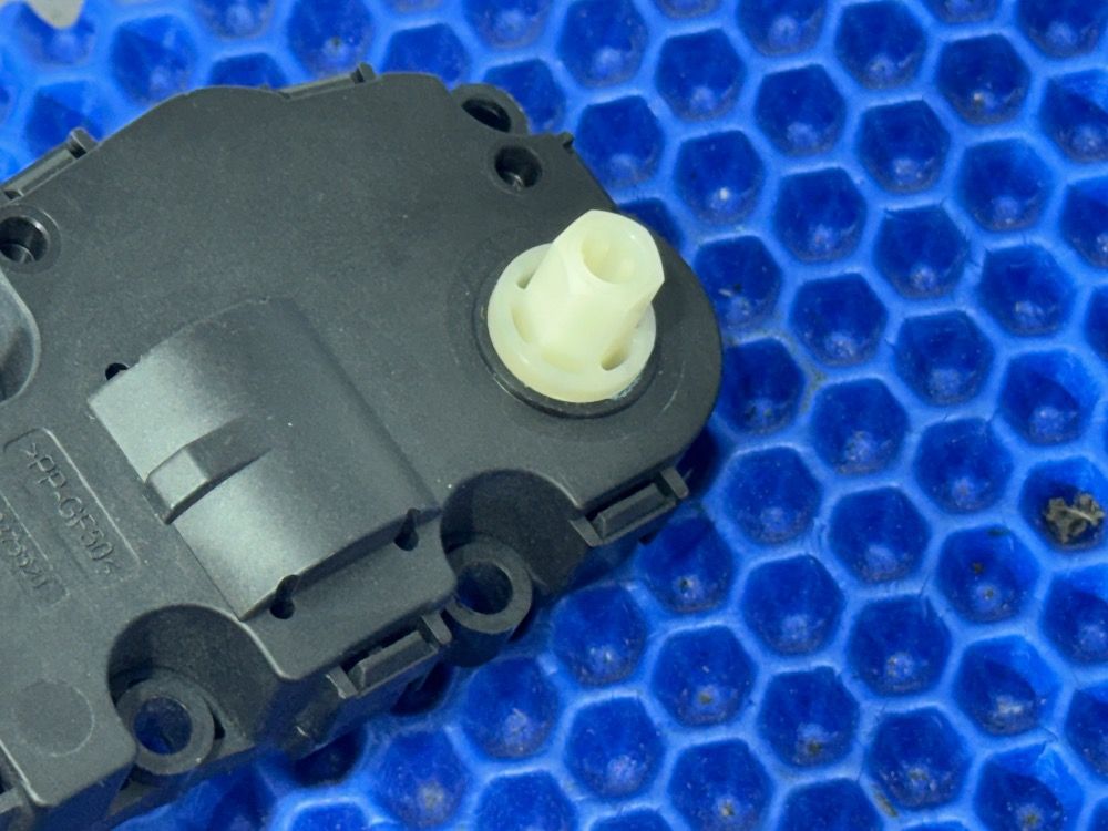 Сервопривод отопителя BMW F10, F11, F07, F01