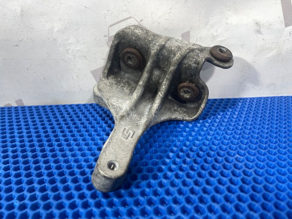 Кронштейн помпы BMW E84 N20 Оригинал