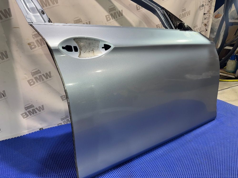 Передняя правая дверь BMW F10 цвет B40 голубой