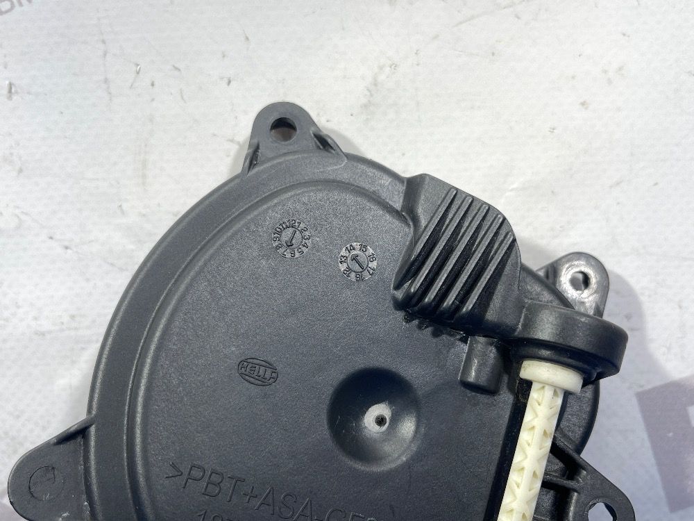 Крышка правой фары BMW F10 Adaptive LED Оригинал
