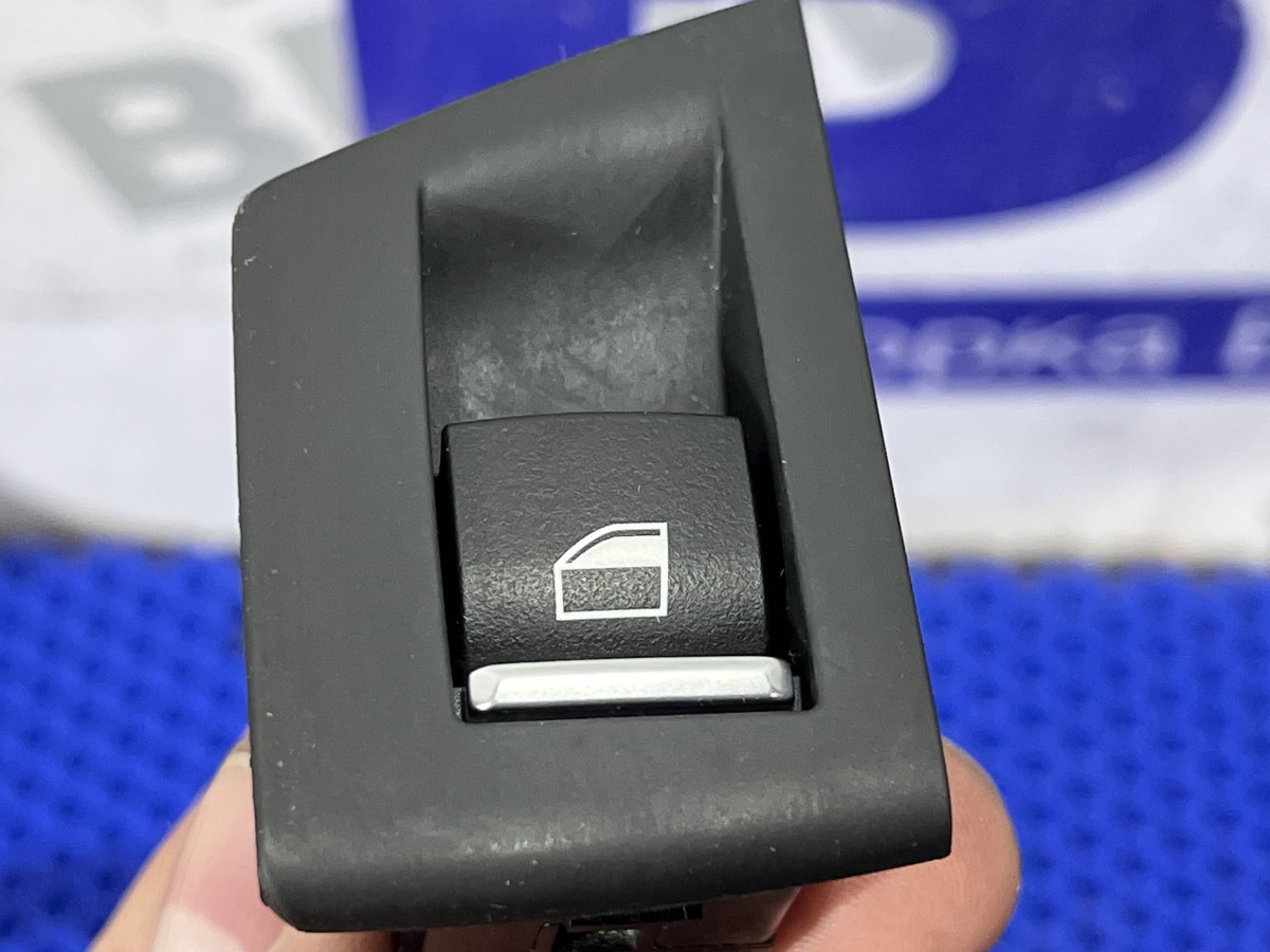 Кнопка cтеклоподъемника  BMW F10, F07, F01