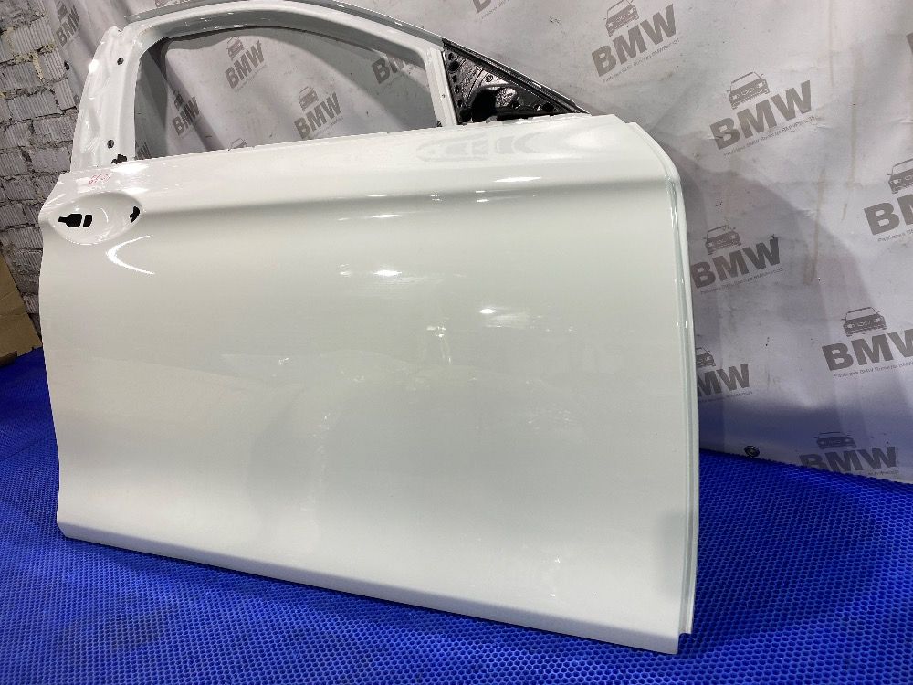 Передняя правая дверь BMW F10 цвет Alpinweiss 300