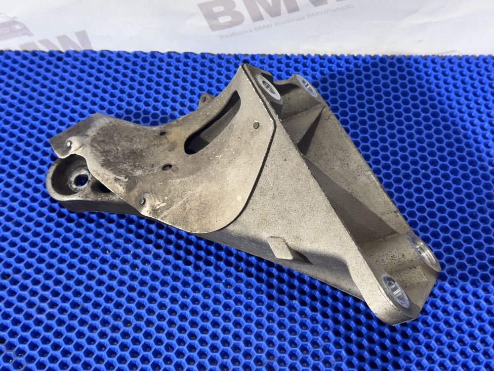 Кронштейн двигателя правый BMW E90, E87, E81 N52