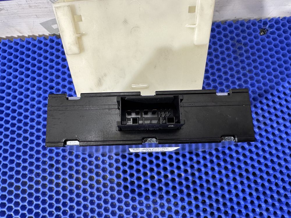 Трансформатор напряжения BMW F10, F20, F30 VSU180