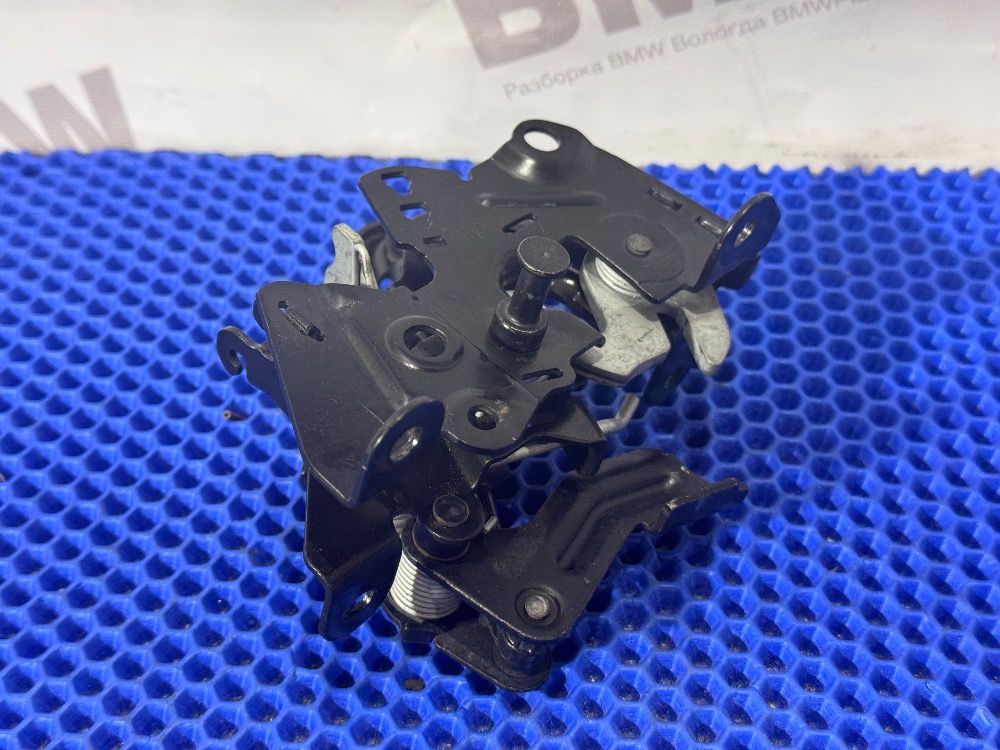Замок капота BMW F10, F07, F01 правый