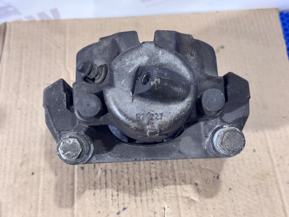 Передний правый суппорт BMW  E60, E61, E63