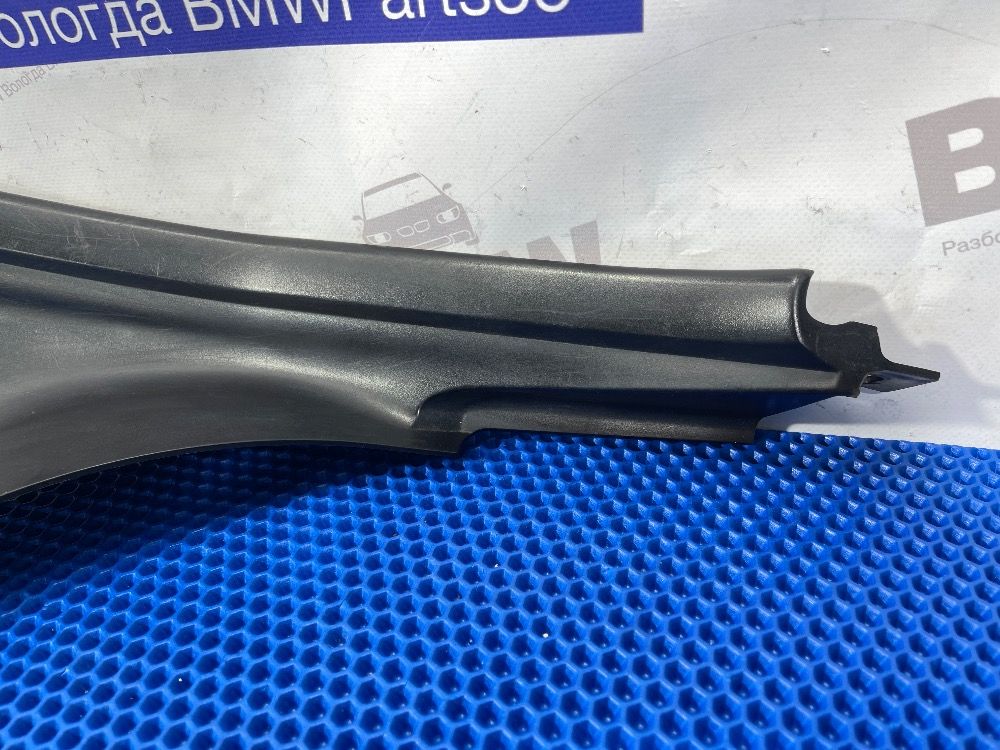 Внутренняя правая накладка на порог BMW E60 царапк