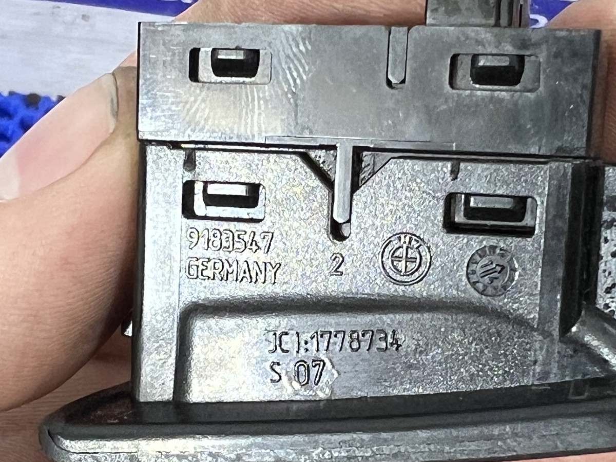 Кнопка cтеклоподъемника  BMW F10, F07, F01