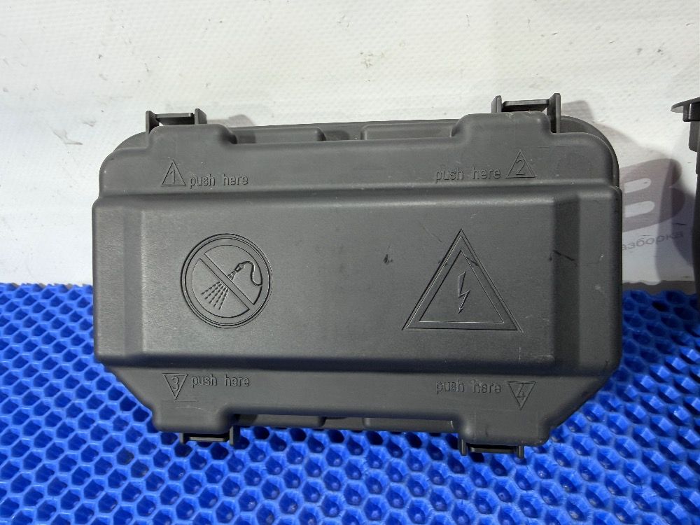 Корпус блока предохранителей BMW F30, F20, F32