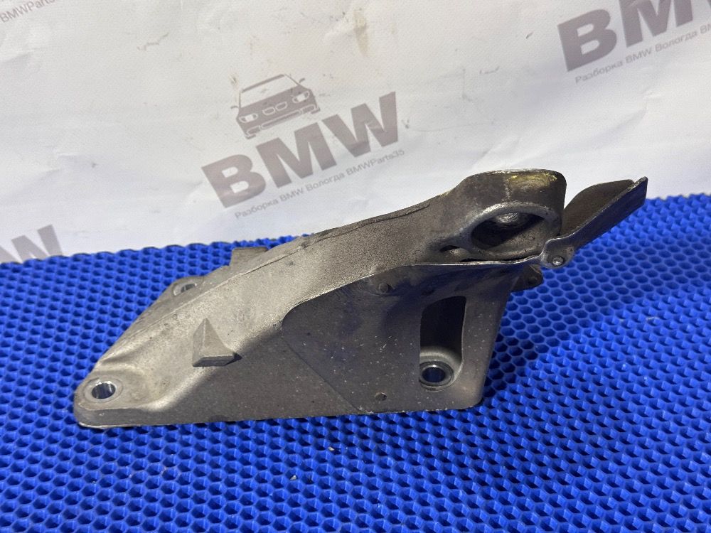 Кронштейн двигателя правый BMW E90, E87, E81 N52