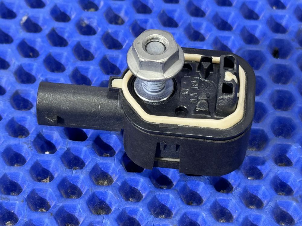 Датчик удара в двери BMW F10, F01, F25, F15