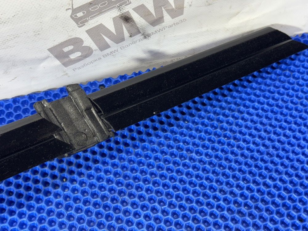 Уплотнитель заднего правого стекла BMW F10, F11