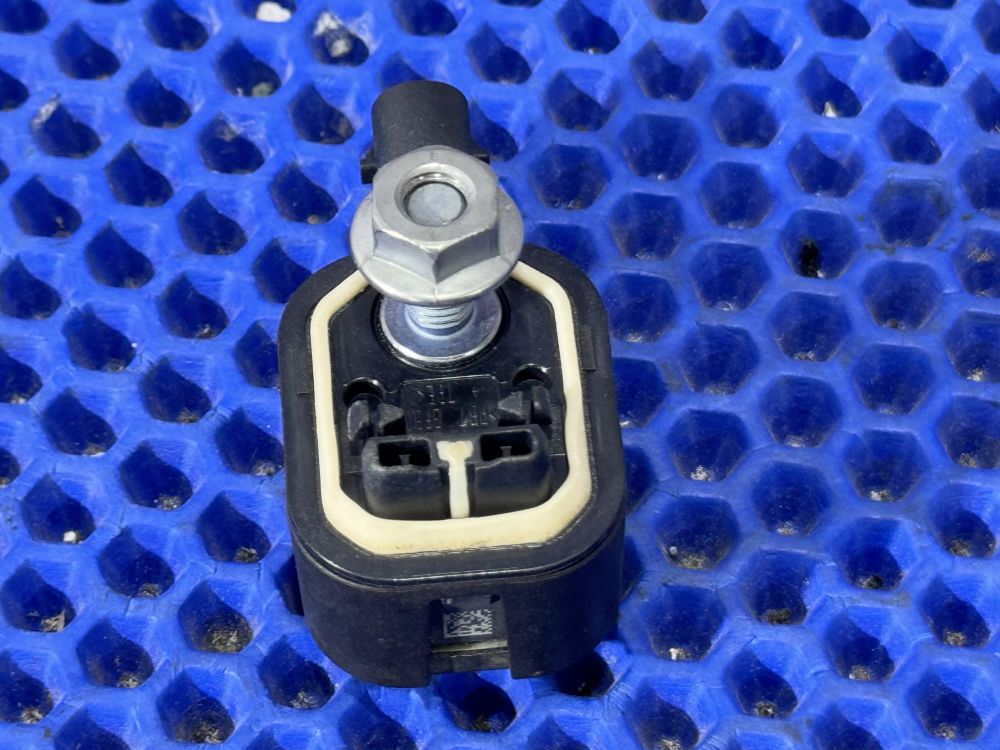 Датчик удара в двери BMW F10, F01, F25, F15
