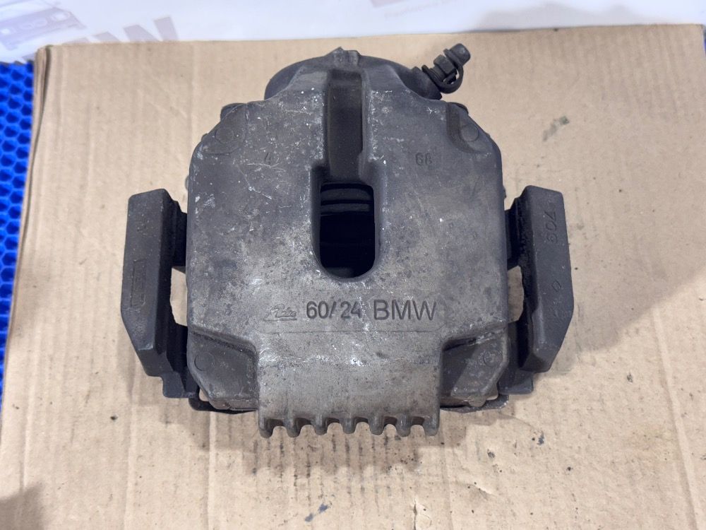 Передний правый суппорт BMW  E60, E61, E63