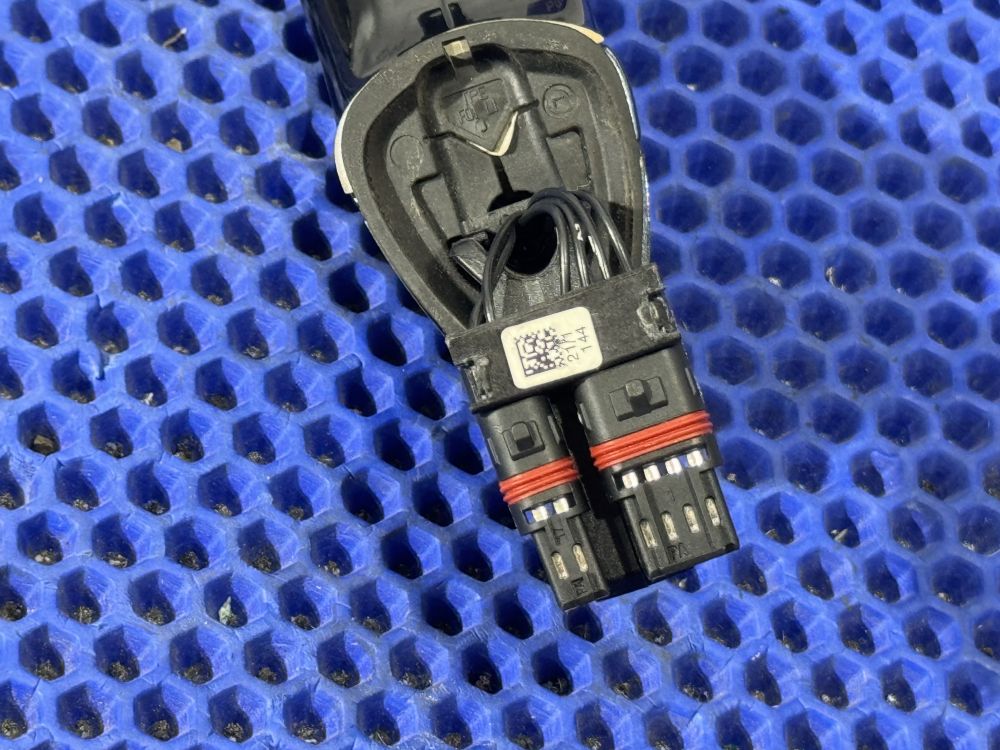 Левая ручка задней двери BMW F10, F07,F01 цвет 416