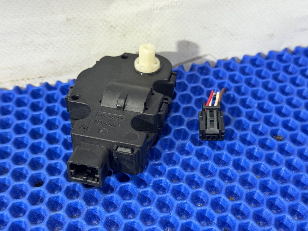 Сервопривод отопителя BMW F10, F11, F07, F01