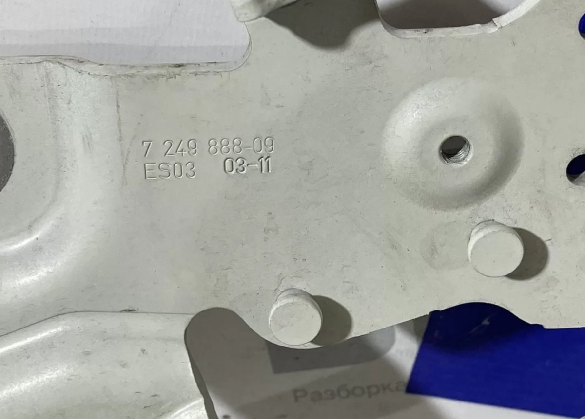 Петля капота BMW F10, F11, F18 Цвет 300