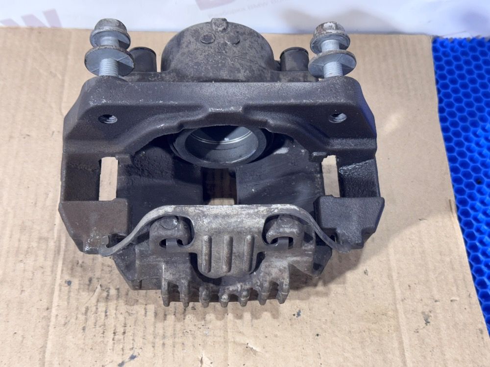 Передний суппорт BMW  E60, E61, E63