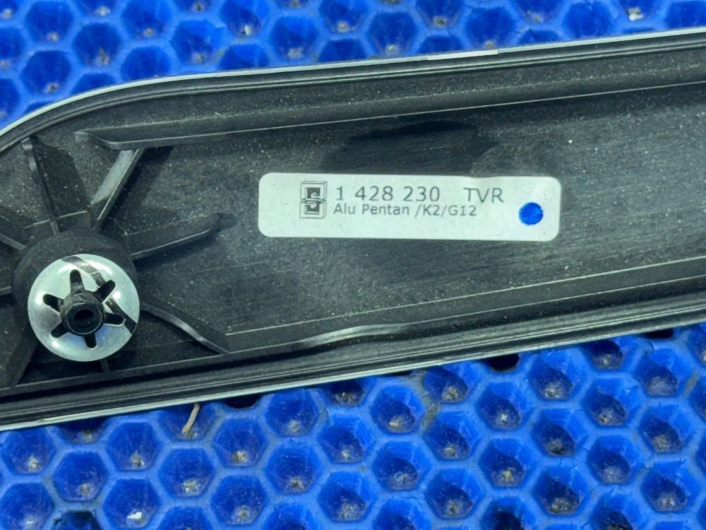 Декоративная планка передней правой двери BMW E60