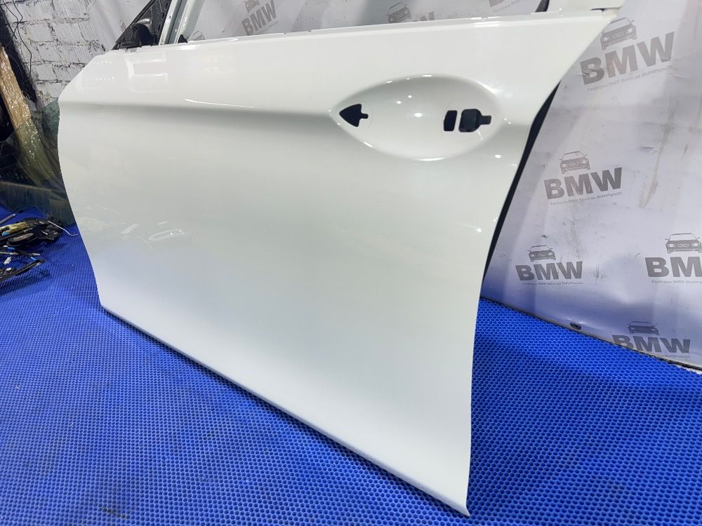 Оригинальная левая дверь BMW F10  Alpinweiss 300