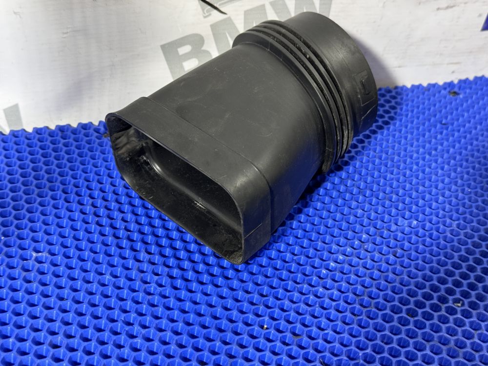 Патрубок к воздушному фильтру BMW F10, F07, F01