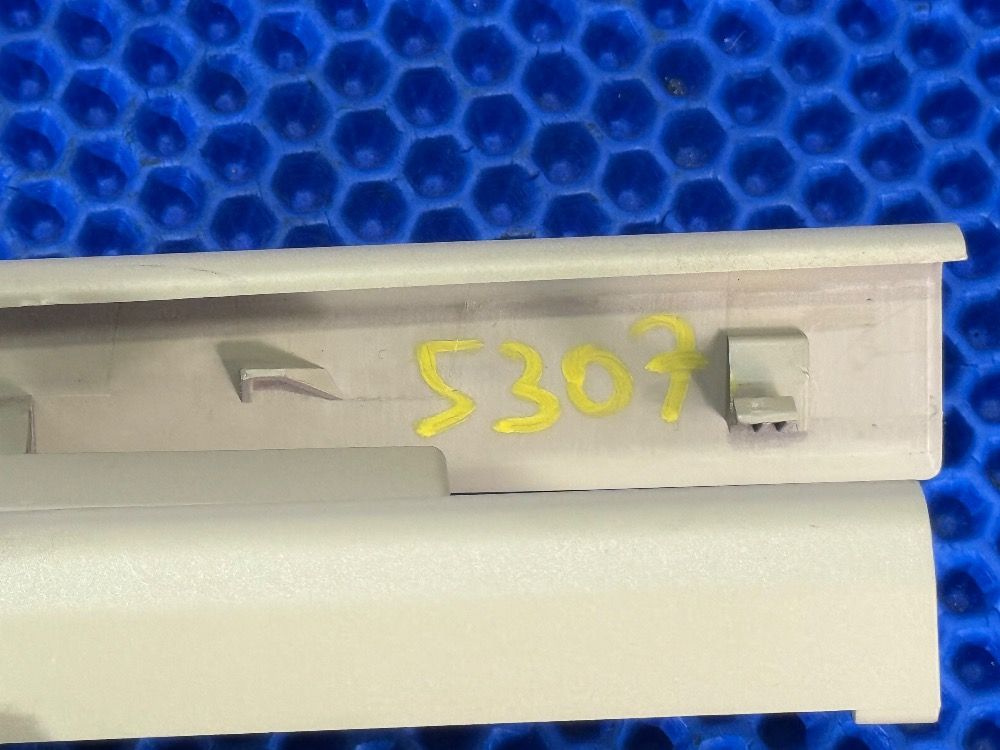 Правая накладка салазки F10 LCI, F01 LCI, F07 LCI