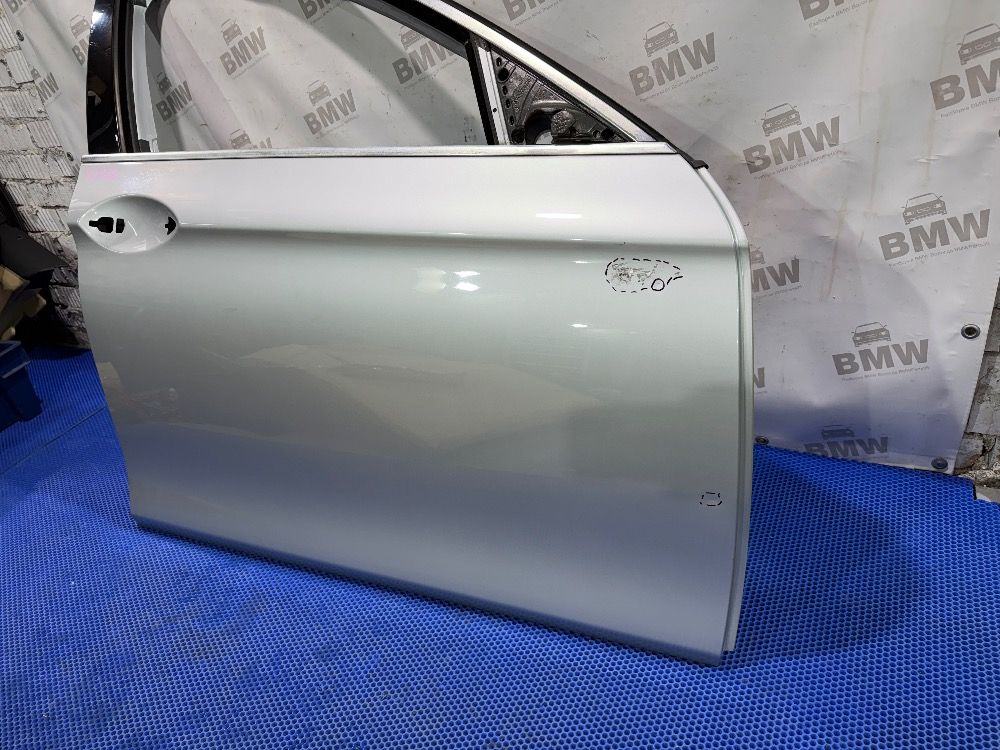 Передняя правая дверь BMW F10 цвет A83 серебро