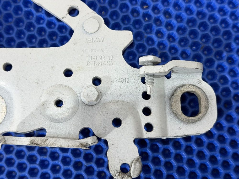 Петля капота левая BMW F30, F20, F32, F34, F36