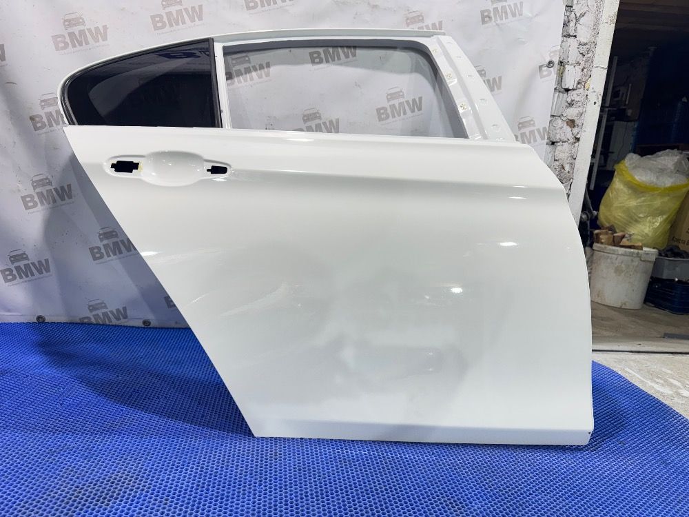 Задняя правая дверь BMW F30 Alpinweiss 300
