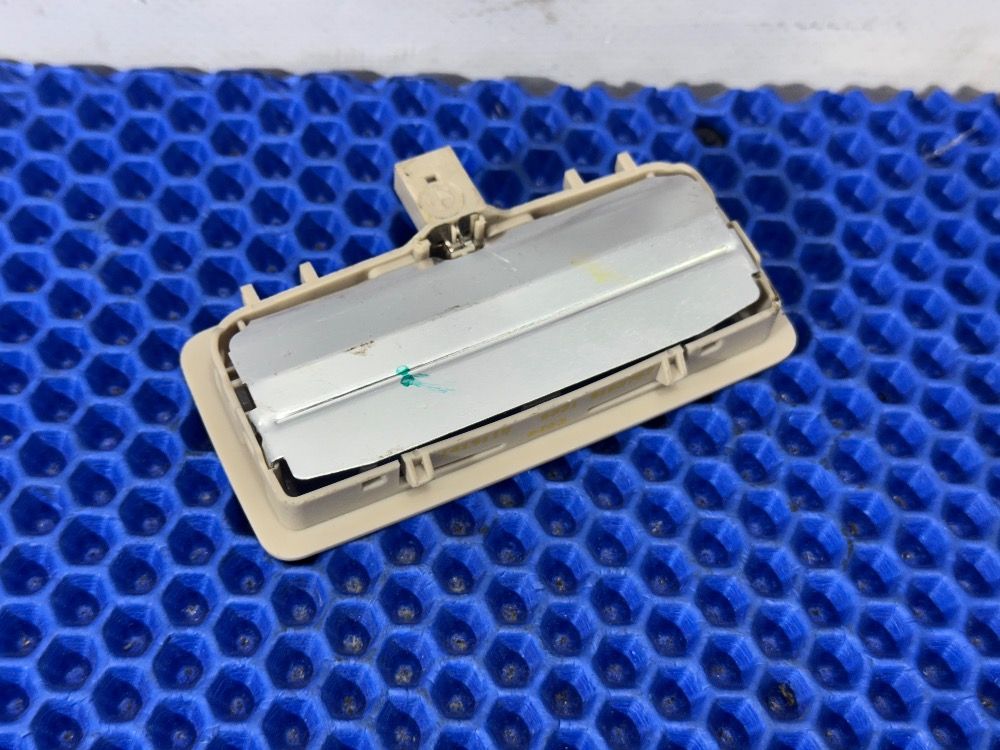 Плафон подсветки потолка BMW F10, F01, F07 устрица