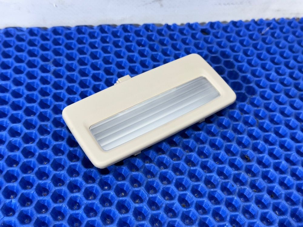 Плафон подсветки потолка BMW F10, F01, F07 устрица