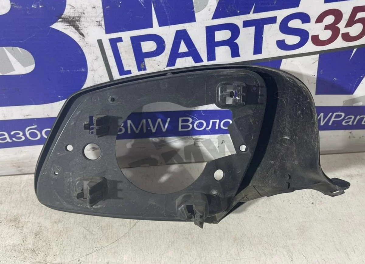 Рамка правого зеркала BMW F10