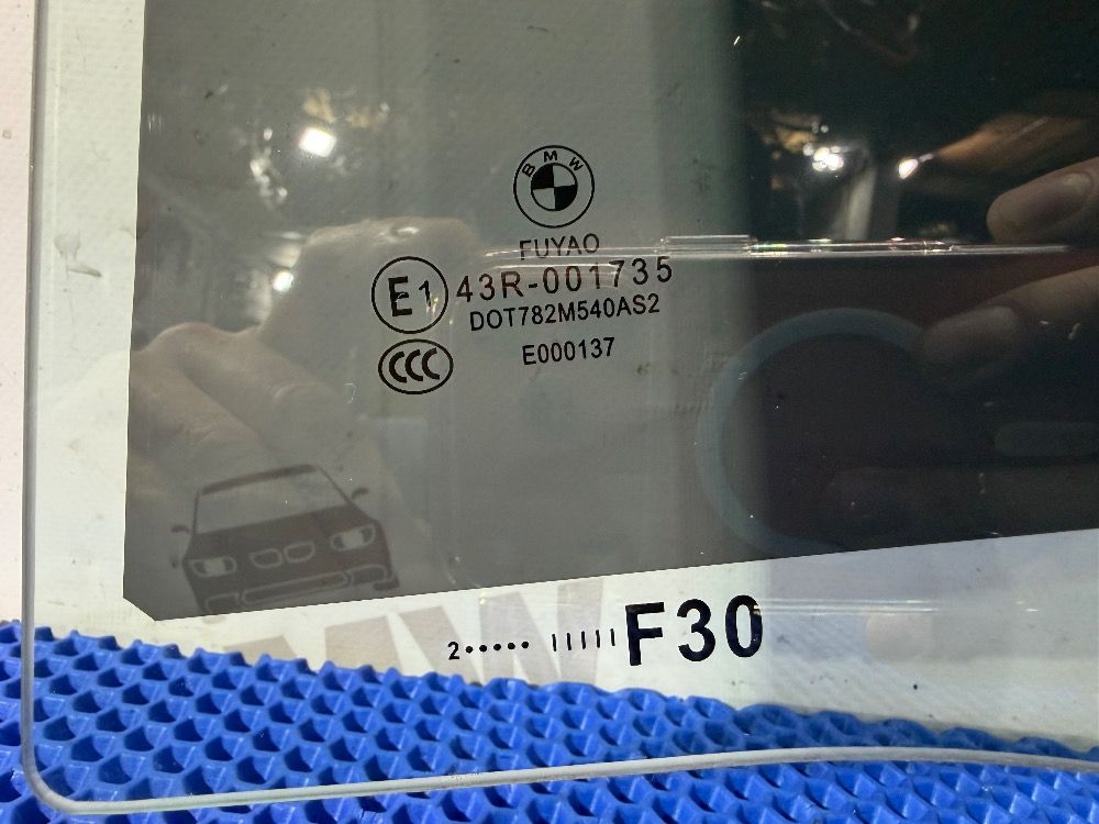 Стекло двери левое заднее BMW F30, F80