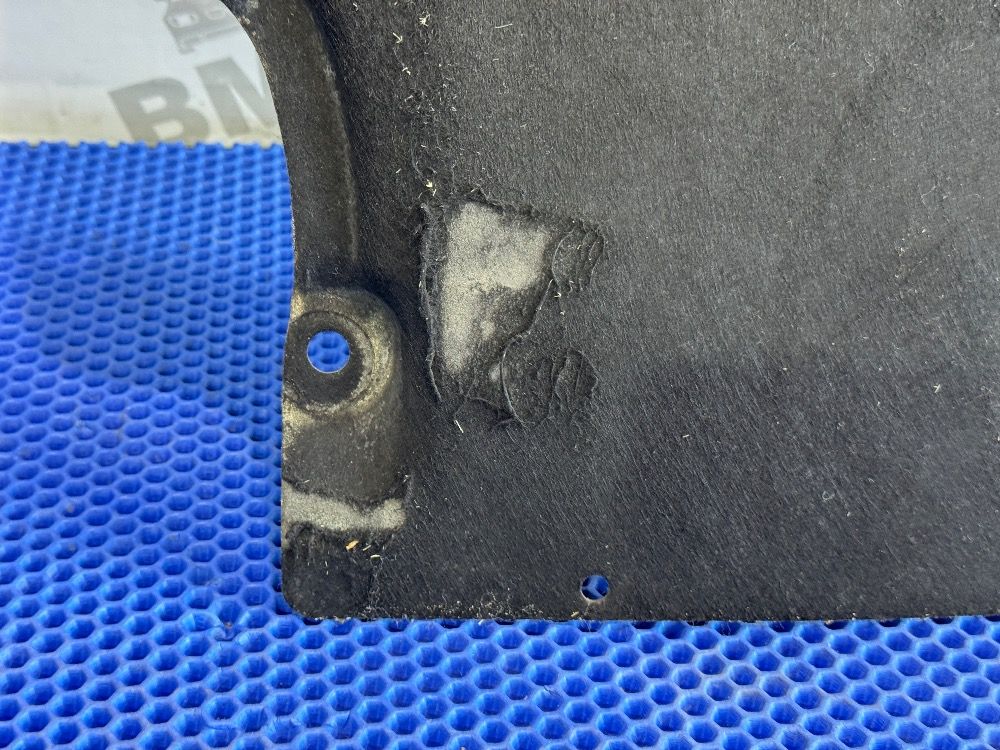 Левый пыльник днища BMW F30 Hybrid